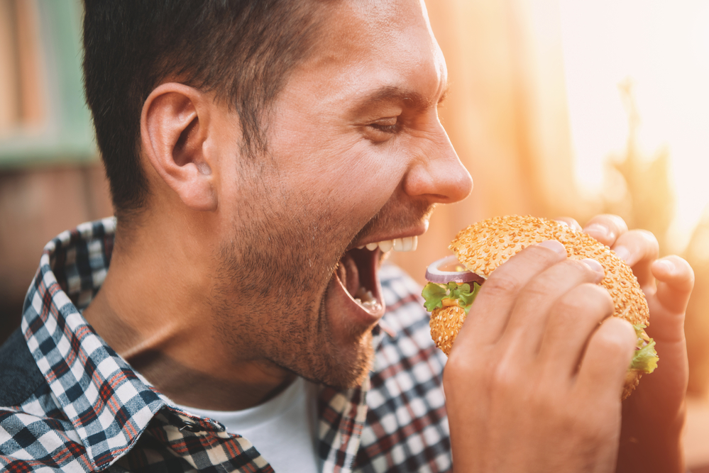 Diverse hamburgers voor op de barbecue